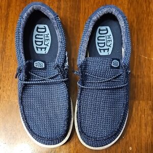 Hey Dude boys shoes Size 3 (Wally Youth Sport Mesh-Navy)